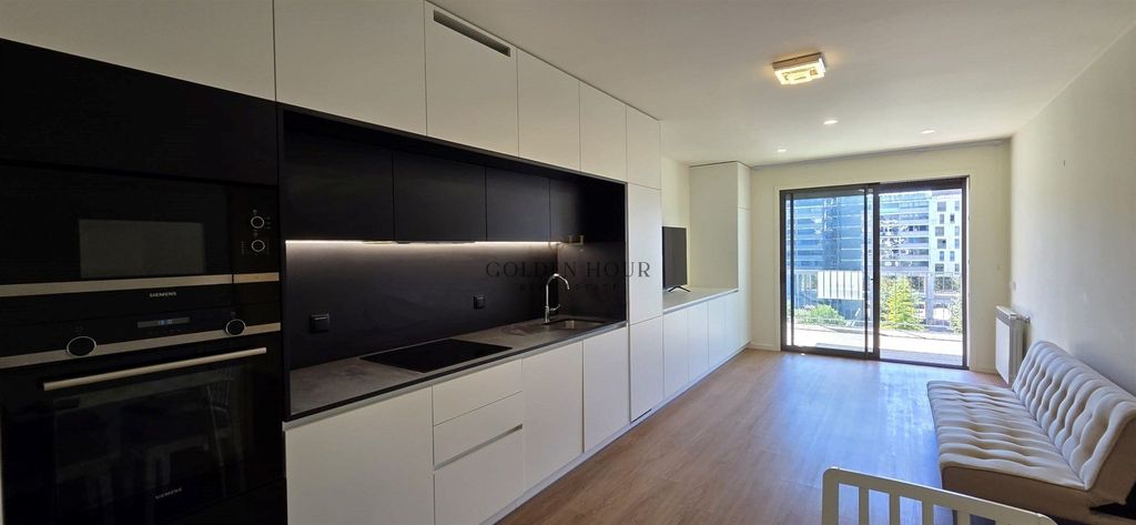 Property photo 1 of 30 Modern 2-Bedroom Apartment In Private Condominium In Porto - Antas Green