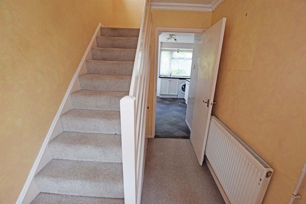 Property photo 3 of 14 Entrance Hall