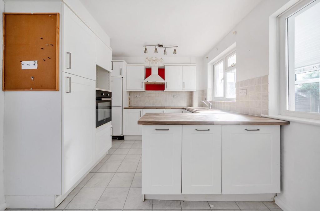 Property photo 3 of 16 1363427-10-68E3891d956Fb.Jpg