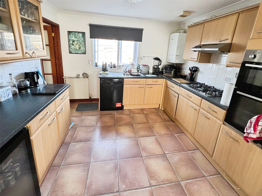Property photo 3 of 16 Picture No. 10