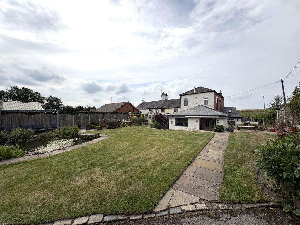 Property photo 2 of 42