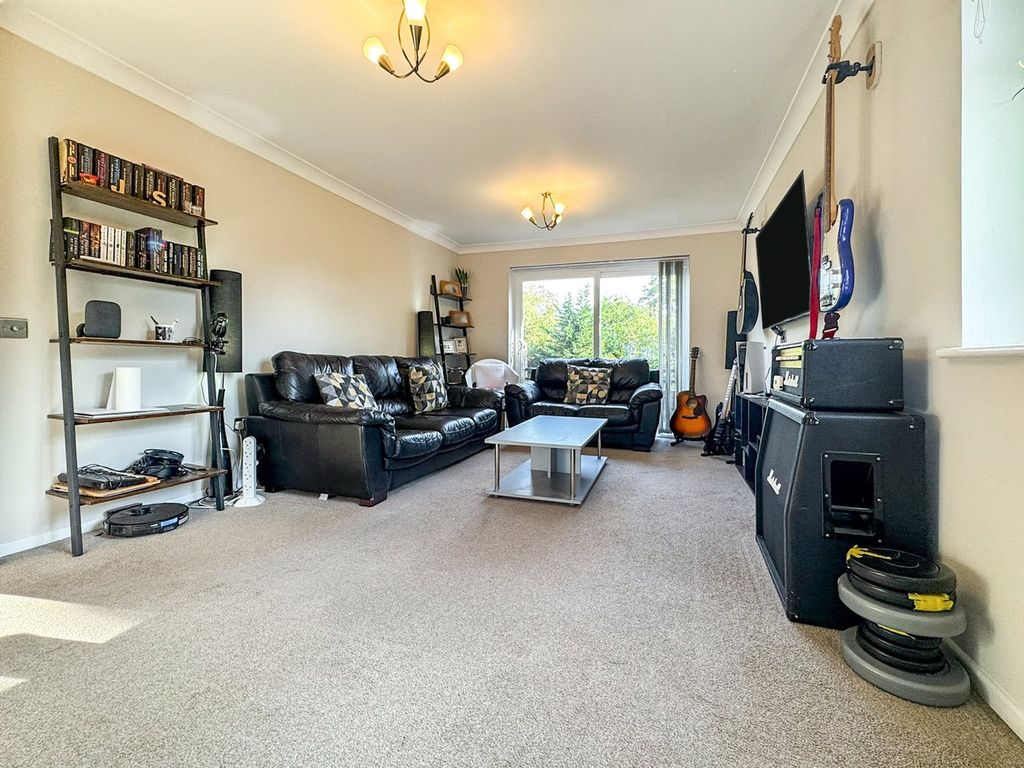 Property photo 3 of 11