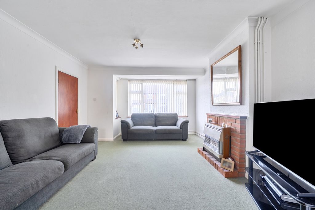 Property photo 2 of 22 1447912-19-69E62B...