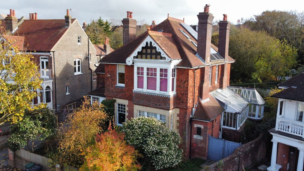 Property photo 1 of 40