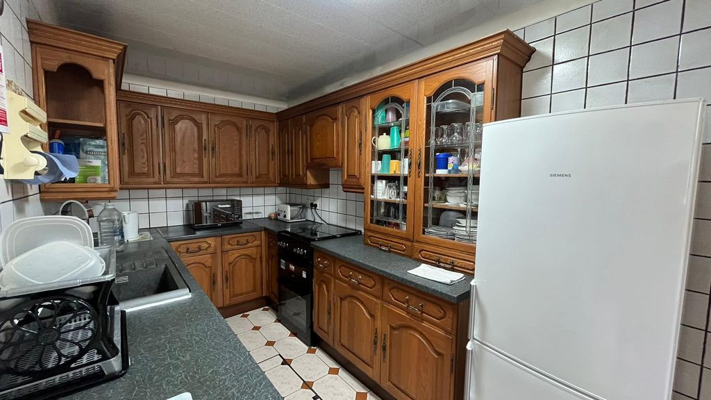 Property photo 2 of 3
