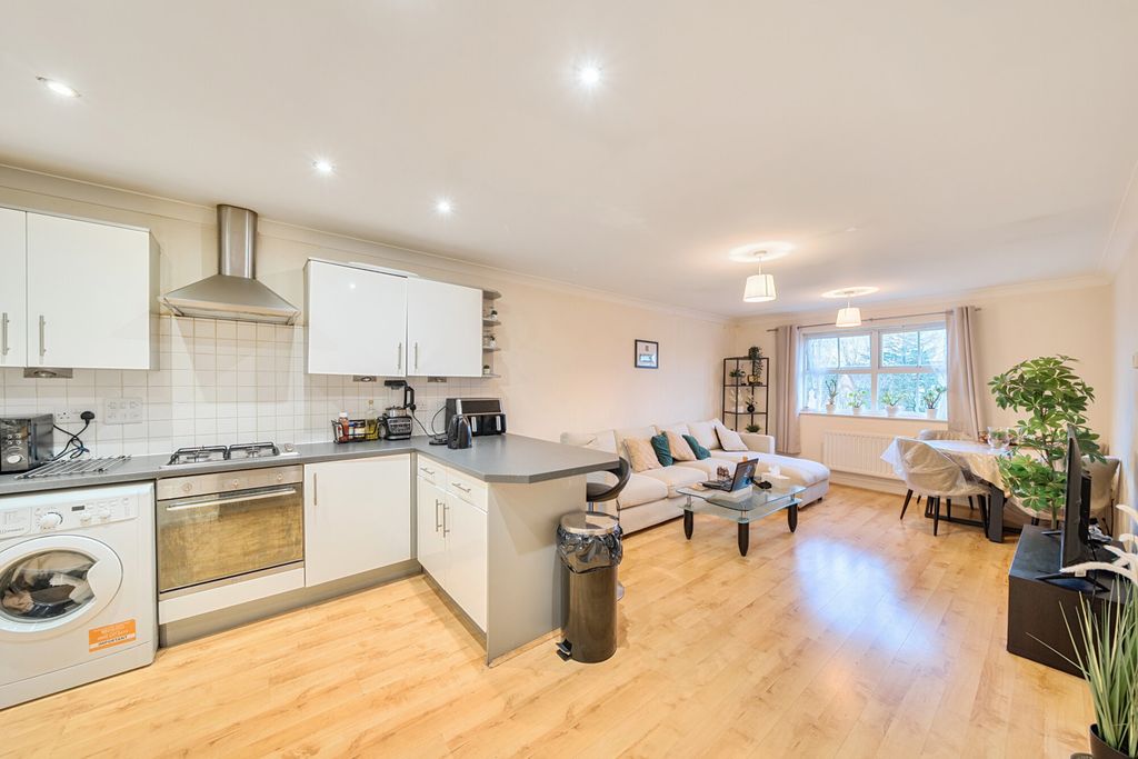 Property photo 2 of 14 1400824-16-696E52...