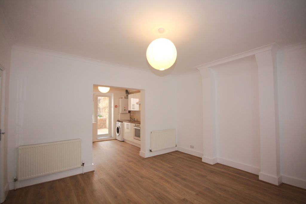 Property photo 1 of 12 Lounge To Kitchen