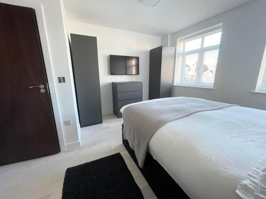 Property photo 3 of 14 Bedroom