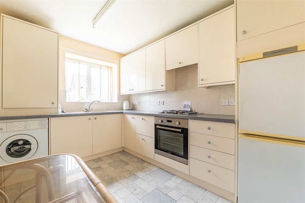Property photo 3 of 21 Kitchen