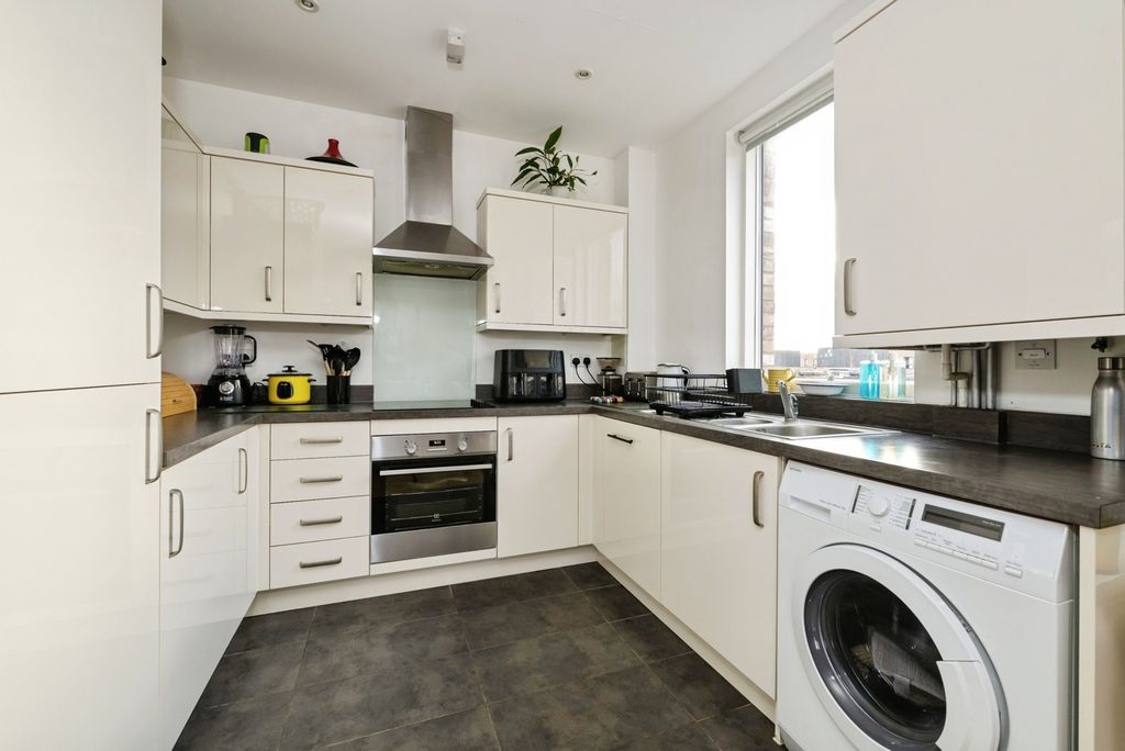 Property photo 3 of 18 Pbox-Img.Jpg