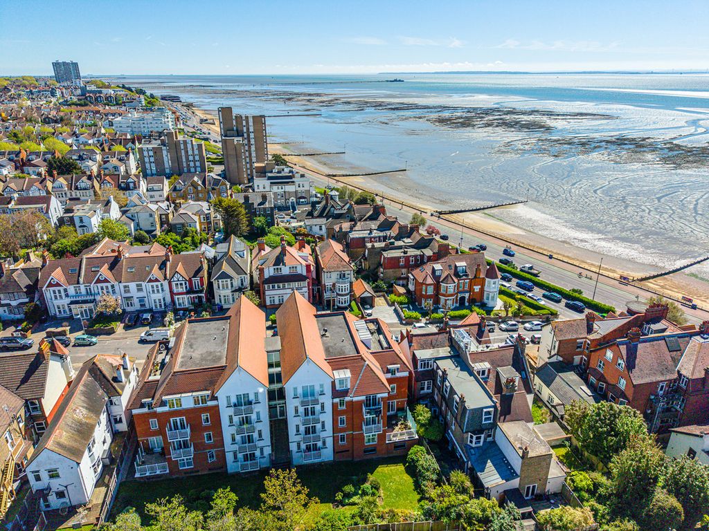 Property photo 2 of 28