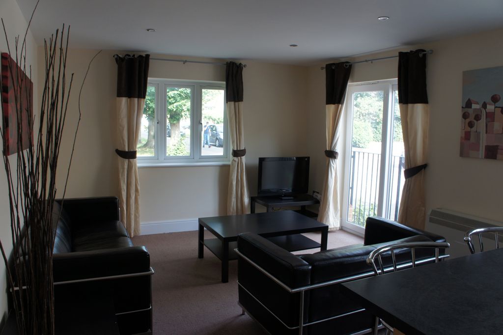 Property photo 1 of 7 A Ground Floor Apartment Within Walking Distance Of Crawley Town Centre And Local Amenities.