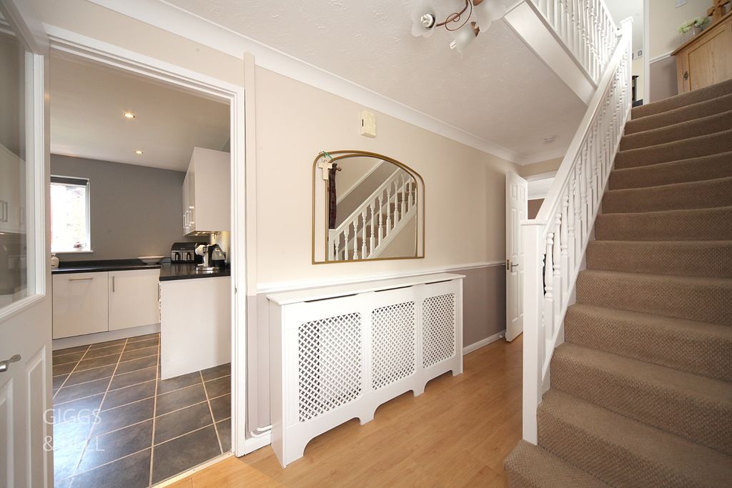 Property photo 2 of 31 5276671