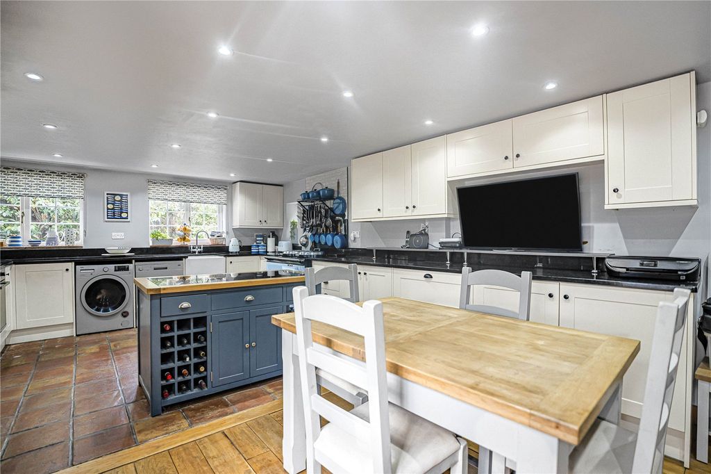 Property photo 2 of 11 Kitchen