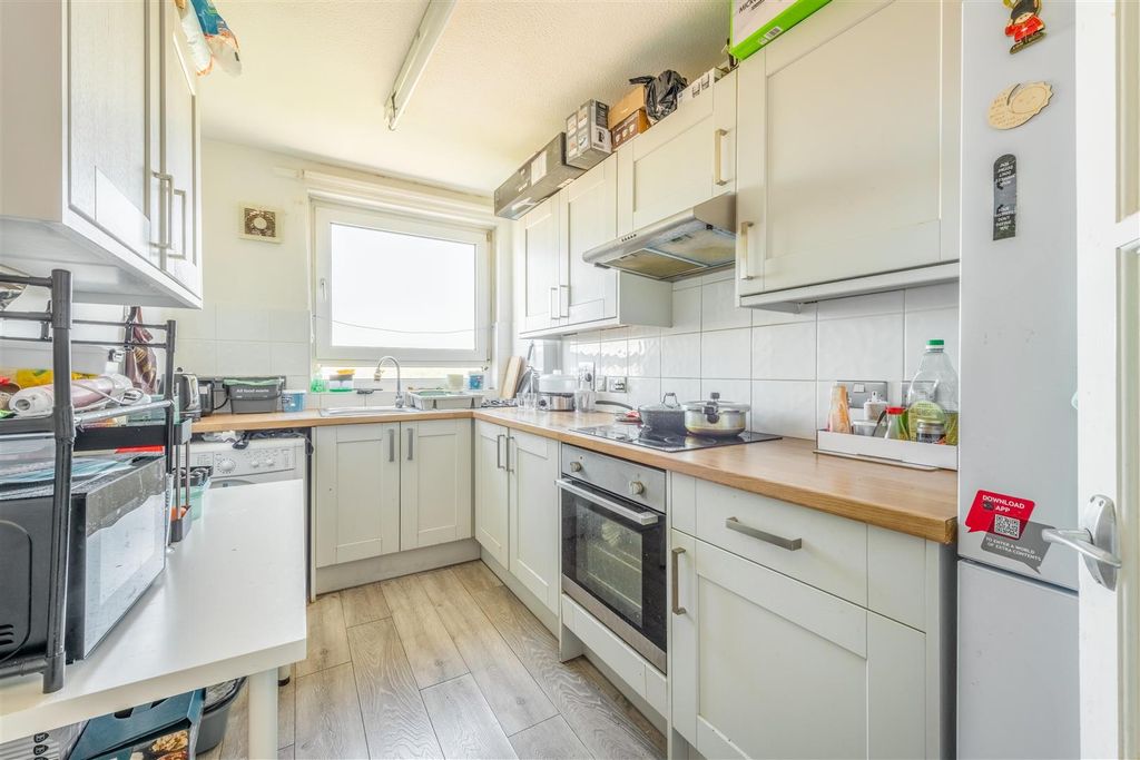 Property photo 3 of 16 Flat 29 Belle Vue Court-2.Jpg
