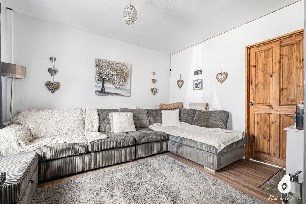Property photo 3 of 14 5296283