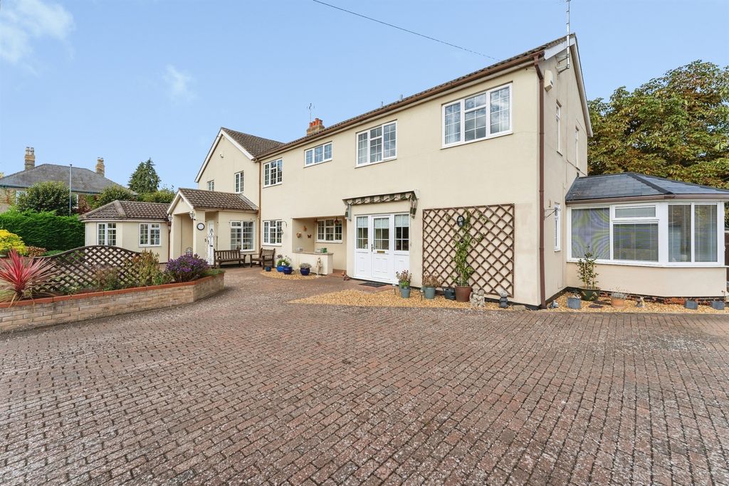 Property photo 2 of 30