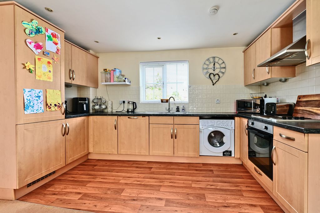 Property photo 2 of 7 Kitchen Area