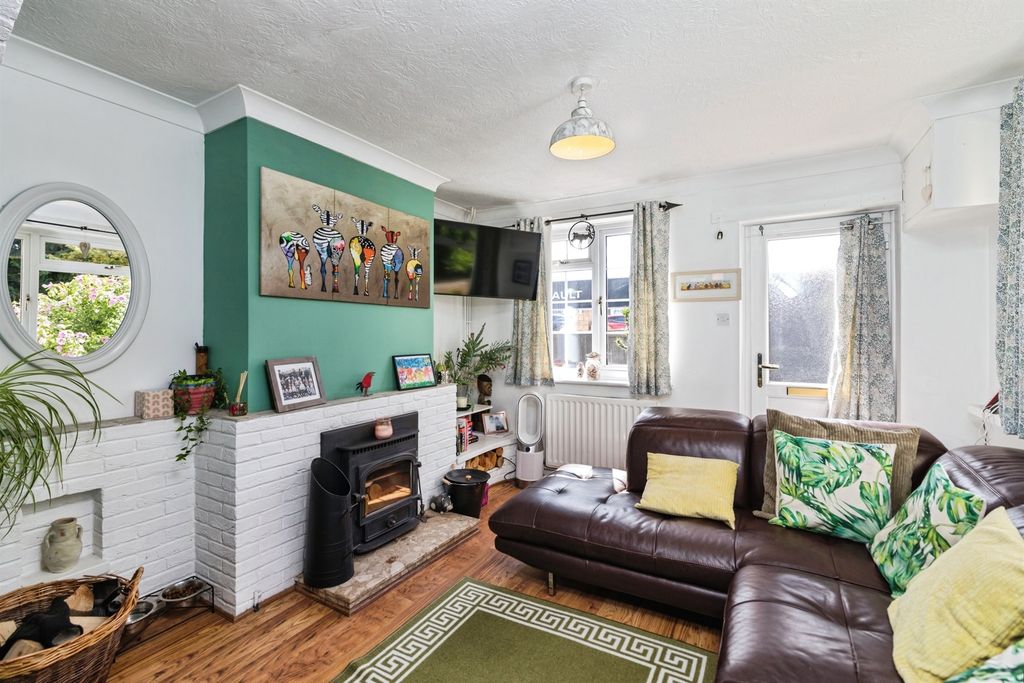 Property photo 2 of 17