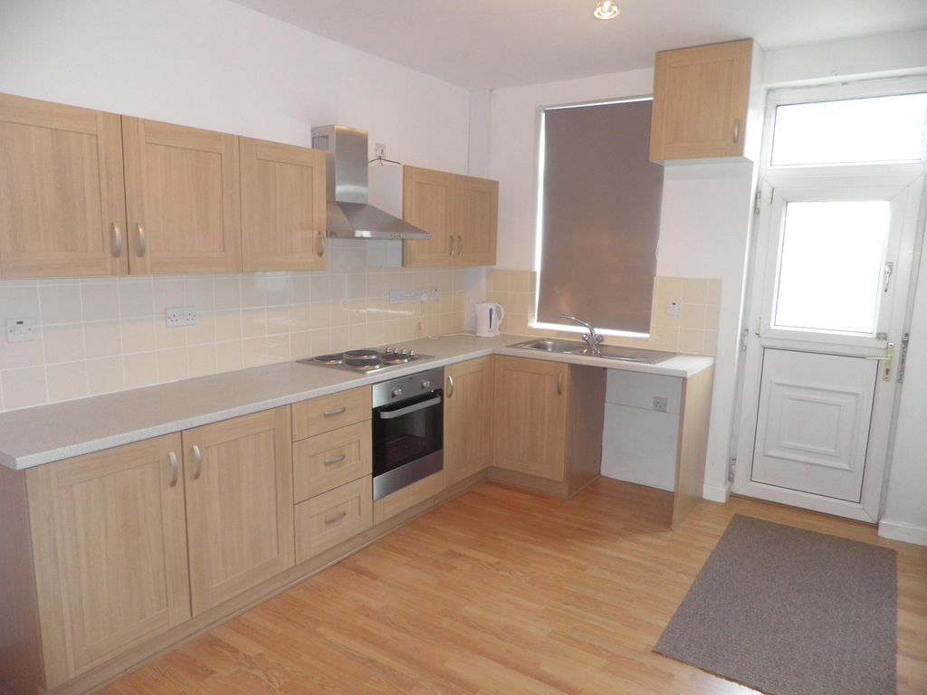 Property photo 3 of 8 Kitchen