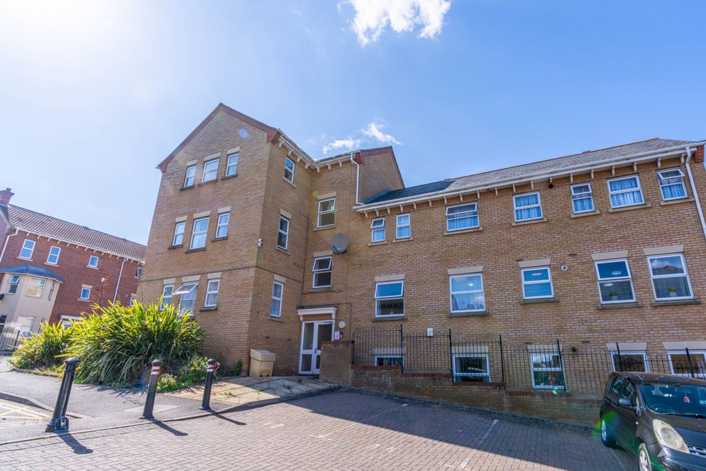 Property photo 1 of 7 42 Steven Close