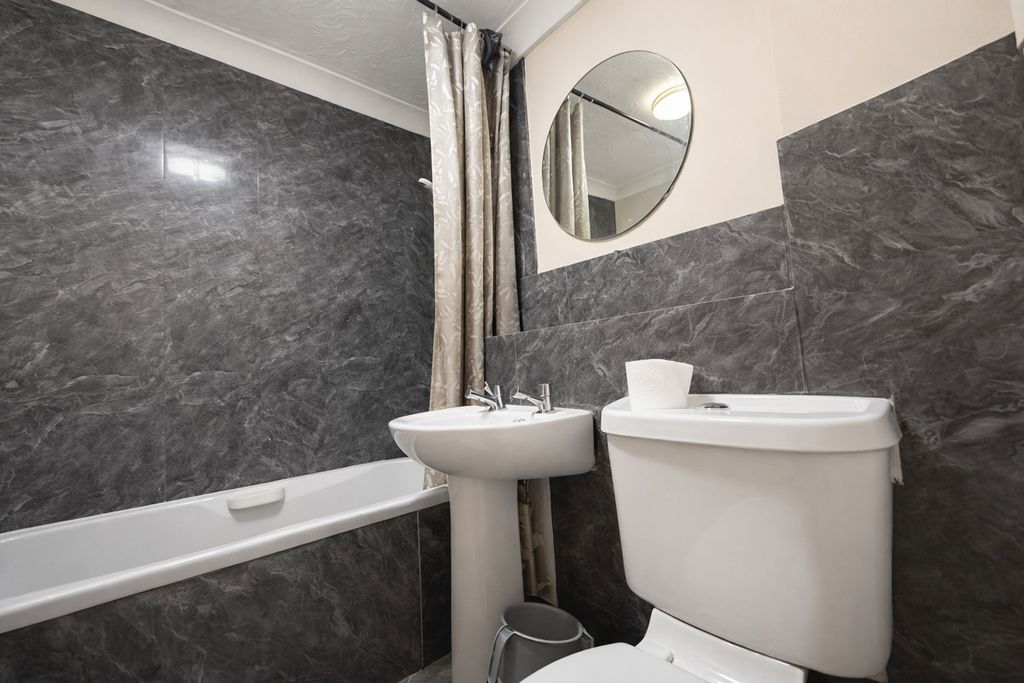 Additional image 5 of 2 bed flat to rentColchester, Essex CO1