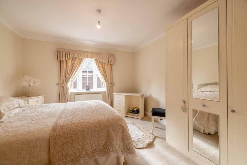 Additional image 11 of 7 bed detached bungalow for saleBangors Road North, Iver SL0