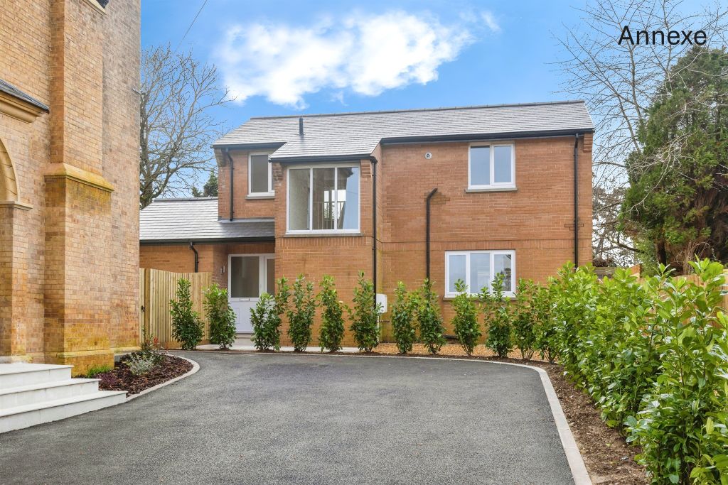 Property photo 2 of 27