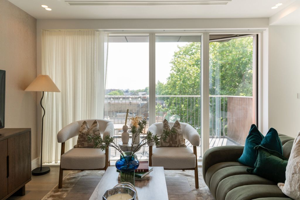 Property photo 2 of 16 93443_Empire-House (6)_Low.Jpg