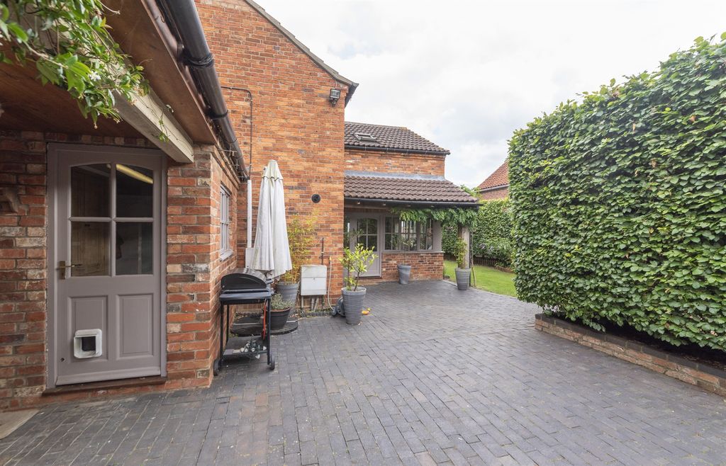 Property photo 1 of 25