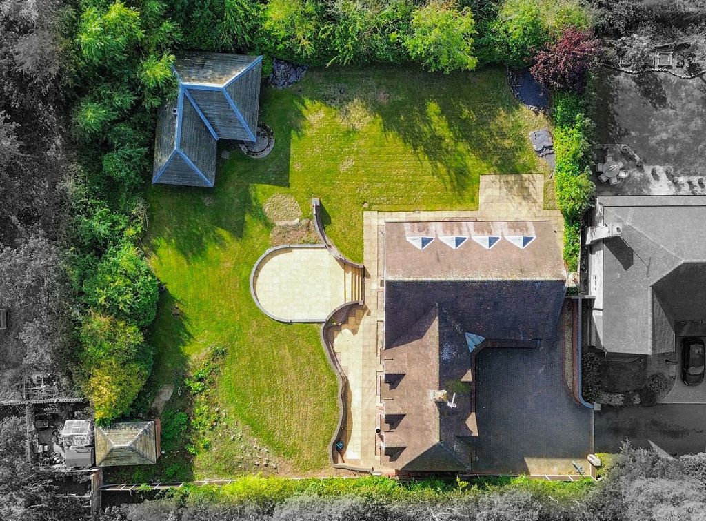 Property photo 2 of 42