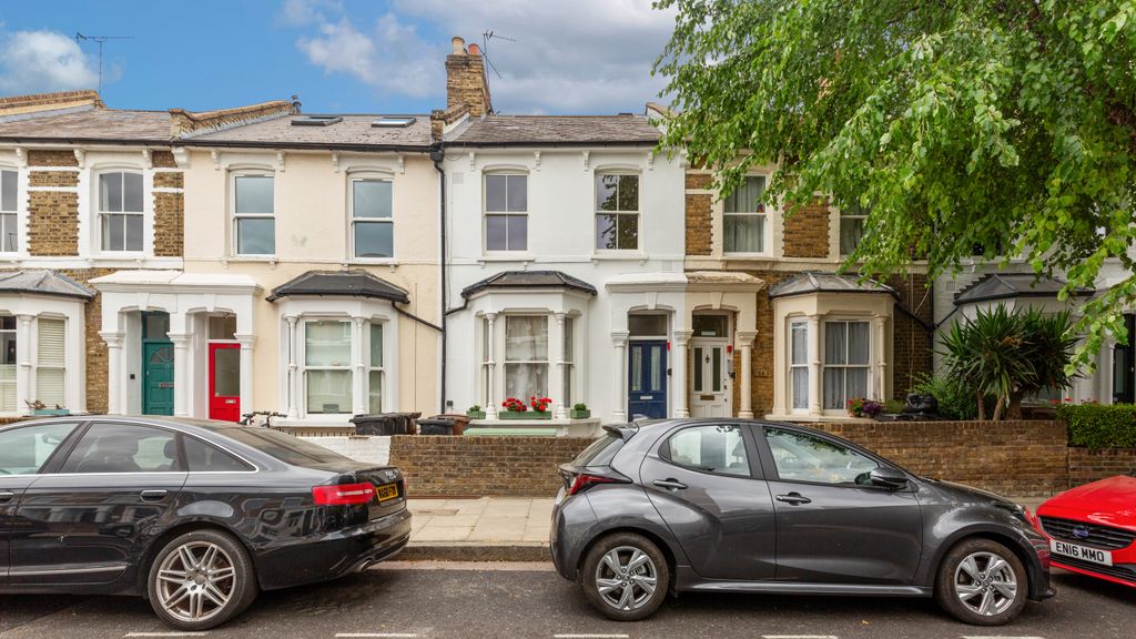 Property photo 1 of 10 Flat B, 58 Leswin Road, Stoke Newington, London, N16 7Nh