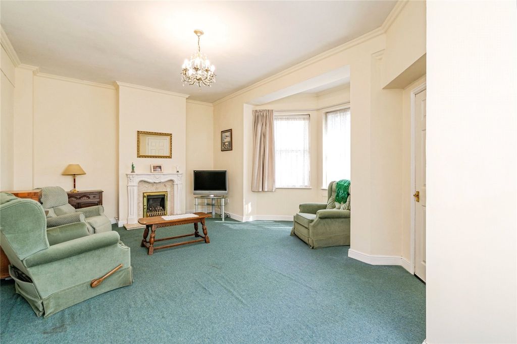 Property photo 2 of 17 Picture No. 01
