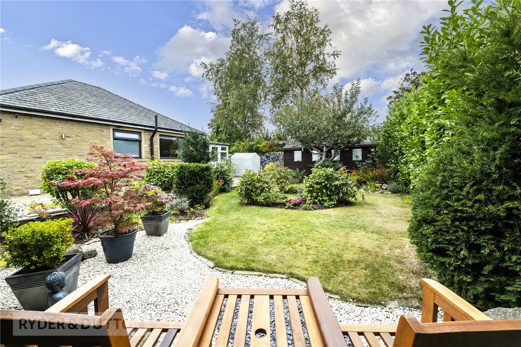 Property photo 2 of 21 Garden