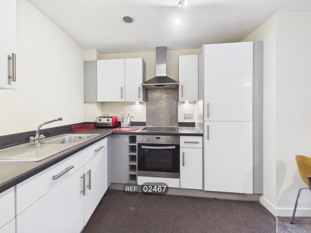 Property photo 3 of 14 Kitchen / Living Area