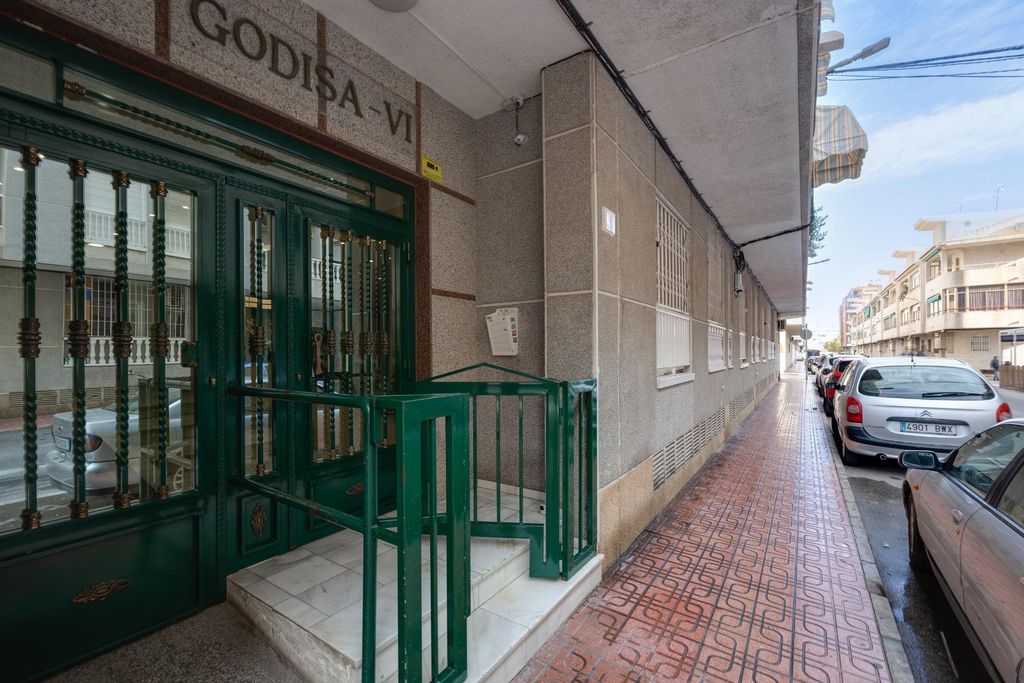 Property photo 3 of 44