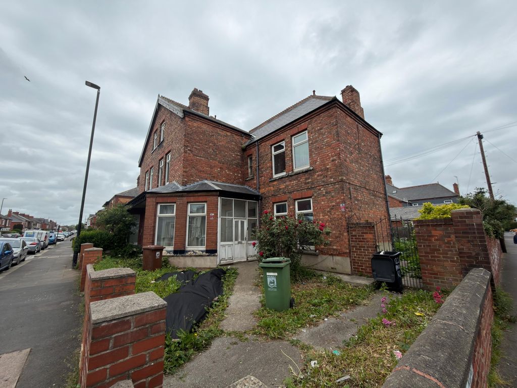 Property photo 1 of 6 122 Park Road