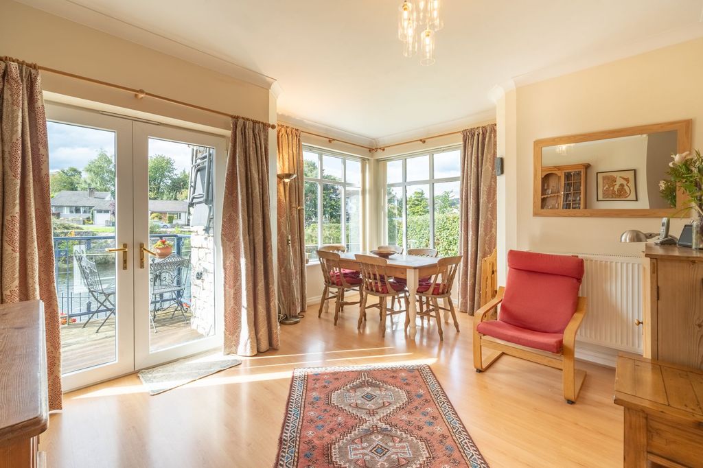 Property photo 2 of 37