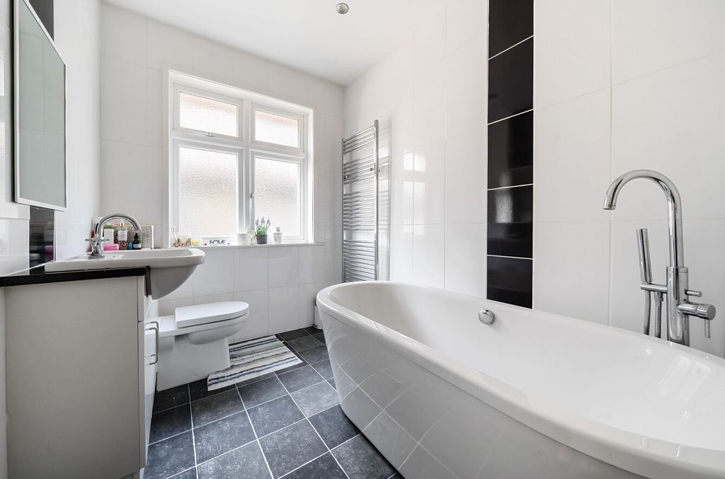Additional image 8 of 5 bed detached house for saleBassett Avenue, Bassett, Southampton, Hampshire SO16