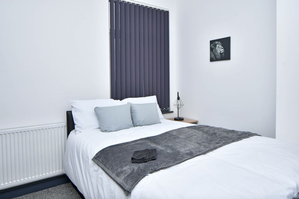Property photo 1 of 12 Room 4 - Double Ensuite