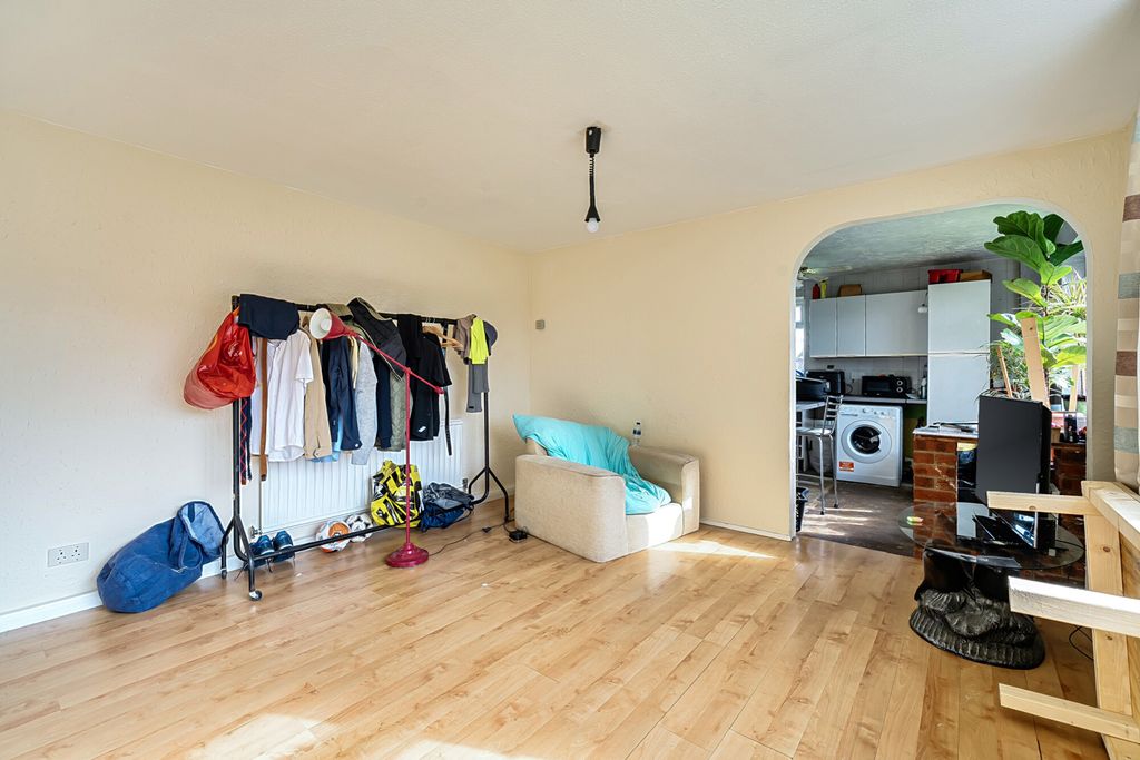 Property photo 3 of 13 1429223-13-69B005...