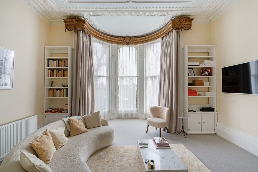 Property photo 1 of 11 Drawing Room