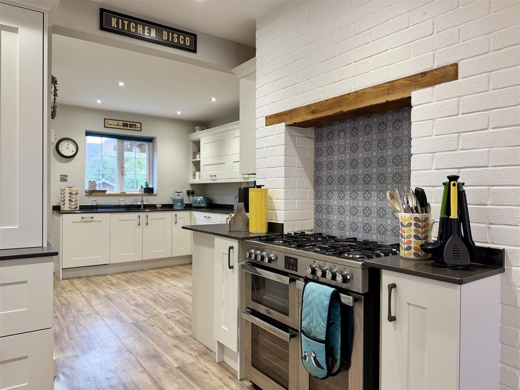 Property photo 2 of 26