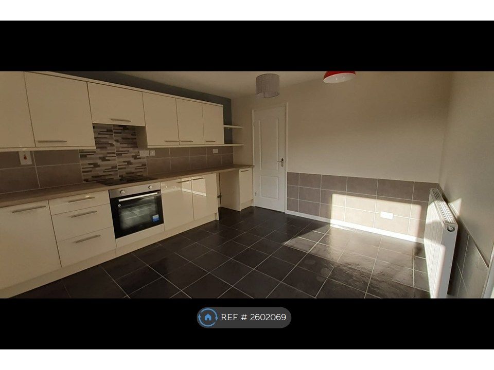 Property photo 2 of 12 Kitchen