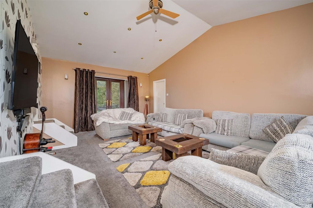 Property photo 2 of 25 40 Holdings Tealing-21.Jpg