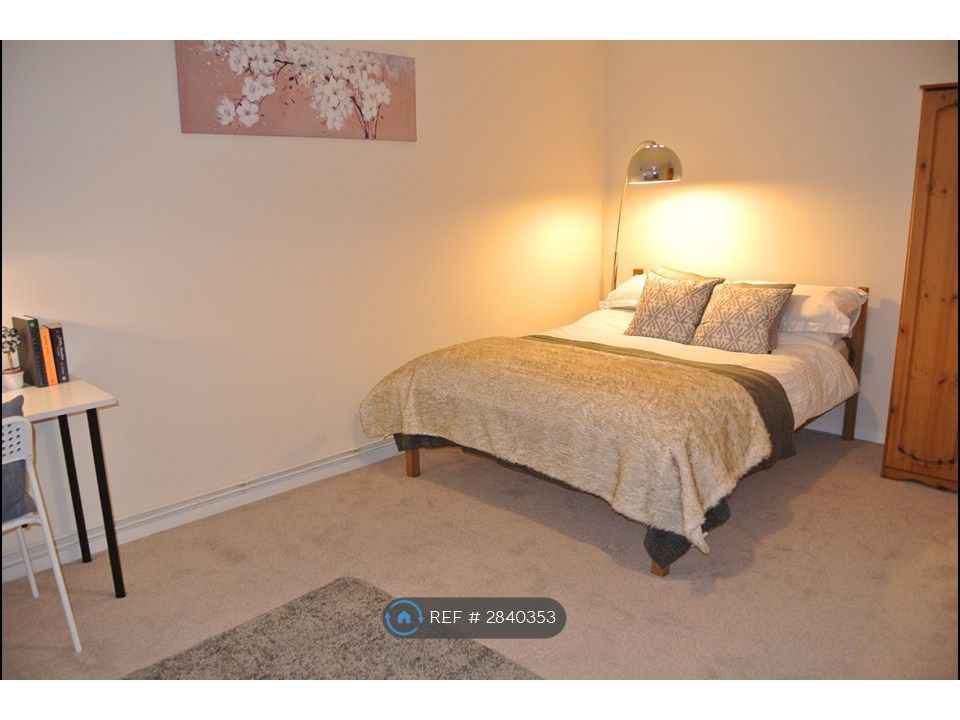 Property photo 1 of 17 Room 1