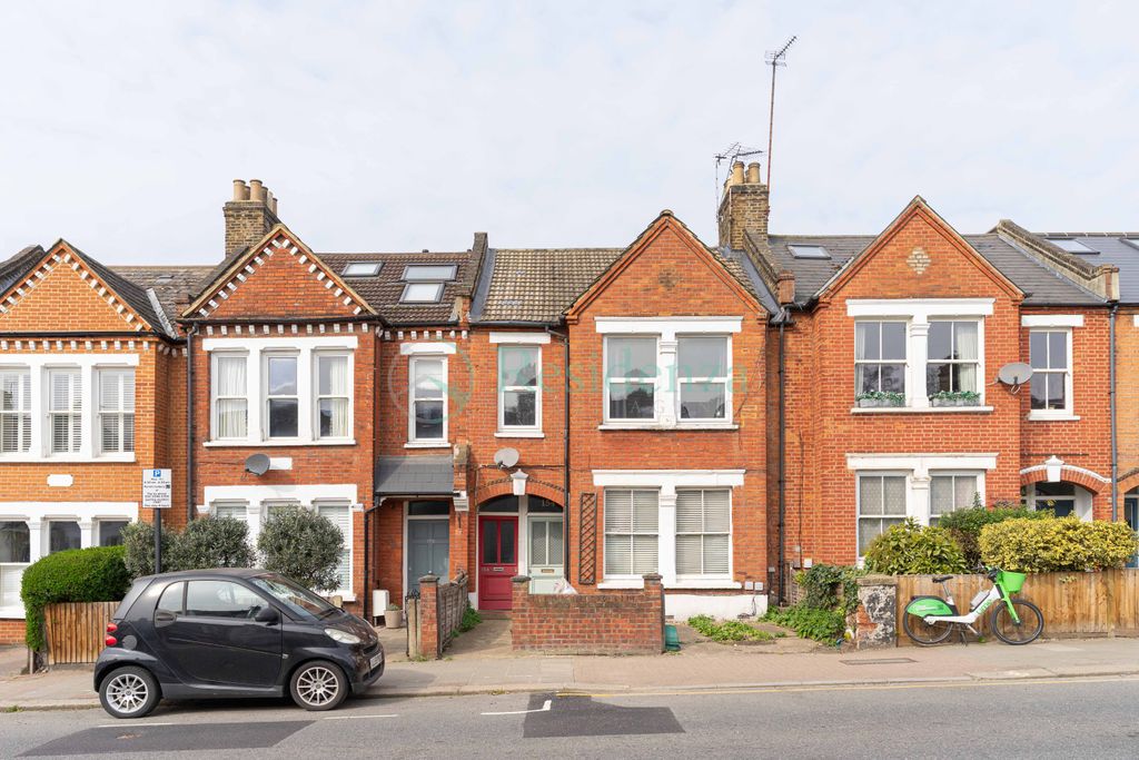 Property photo 1 of 8