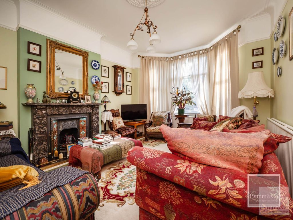 Property photo 2 of 25