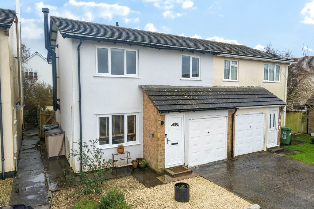 Property photo 3 of 20 1397487-1-696F77F8Bb133-Arw-1