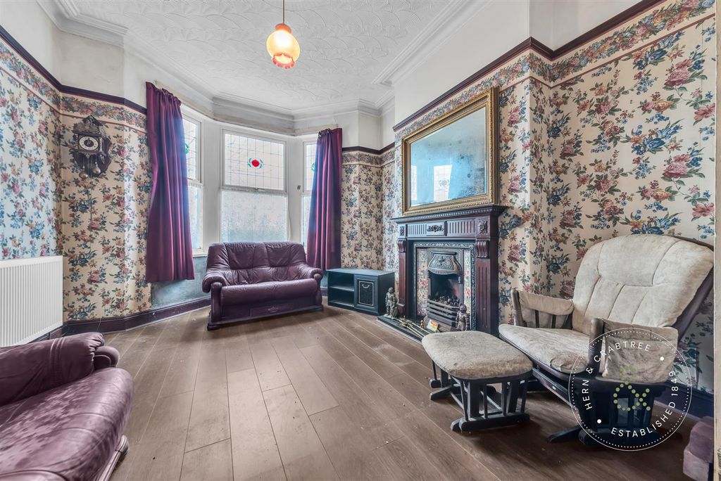 Property photo 2 of 28 Taff-Embankment-14.Jpg